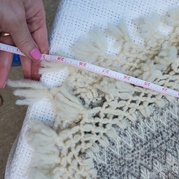 Handmade Wool‎ with handkintted collar and fringe Sz. L Poncho Cape Shawl - Picture 3 of 7